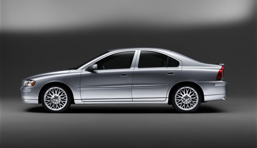  Volvo S60 T5 2007 года  (фото 2 из 17)